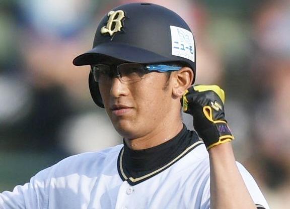 【写真】オリックス戦力外選手は新婚１７日　金髪新妻とツーショット